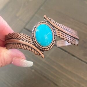 WESTERN STYLE COPPER COLOR CUFF BRACELET
ACCENTED WITH TURQUOISE CRACKLE STONE
